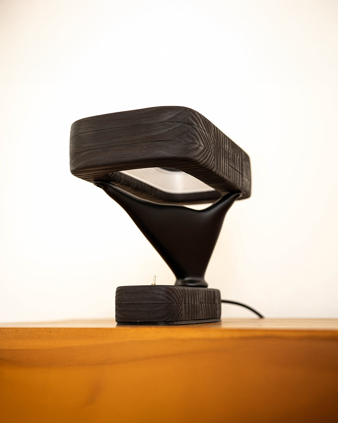 Lámpara de Mesa - Bonsái Pino Negro [Switch Análogo]